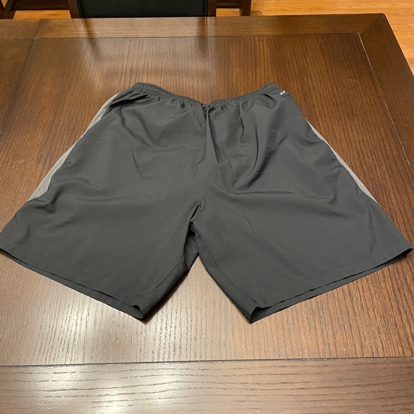 Nike Dri-Fit shorts xl - Picture 2 of 3